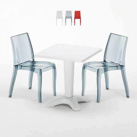 Valkoinen neliöpöytä 70x70cm ja kaksi värikästä läpinäkyvää tuolia Cristal Light Terrace