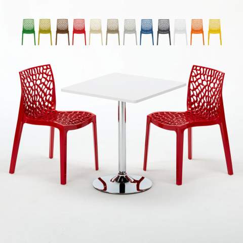 Valkoinen pieni pöytä 70x70cm teräsjalalla ja kaksi värikästä tuolia Gruvyer Cocktail