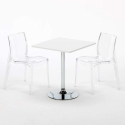 Valkoinen neliöpöytä 70x70cm ja kaksi värikästä läpinäkyvää tuolia Femme Fatale Demon Valinta