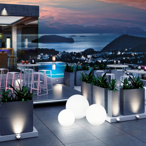 LED -muotoinen pallolamppu Ø 30cm ulkopuutarharavintolaan Sirio